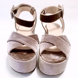 NWOT >> Dee Keller - Lizza Wedges // size 7